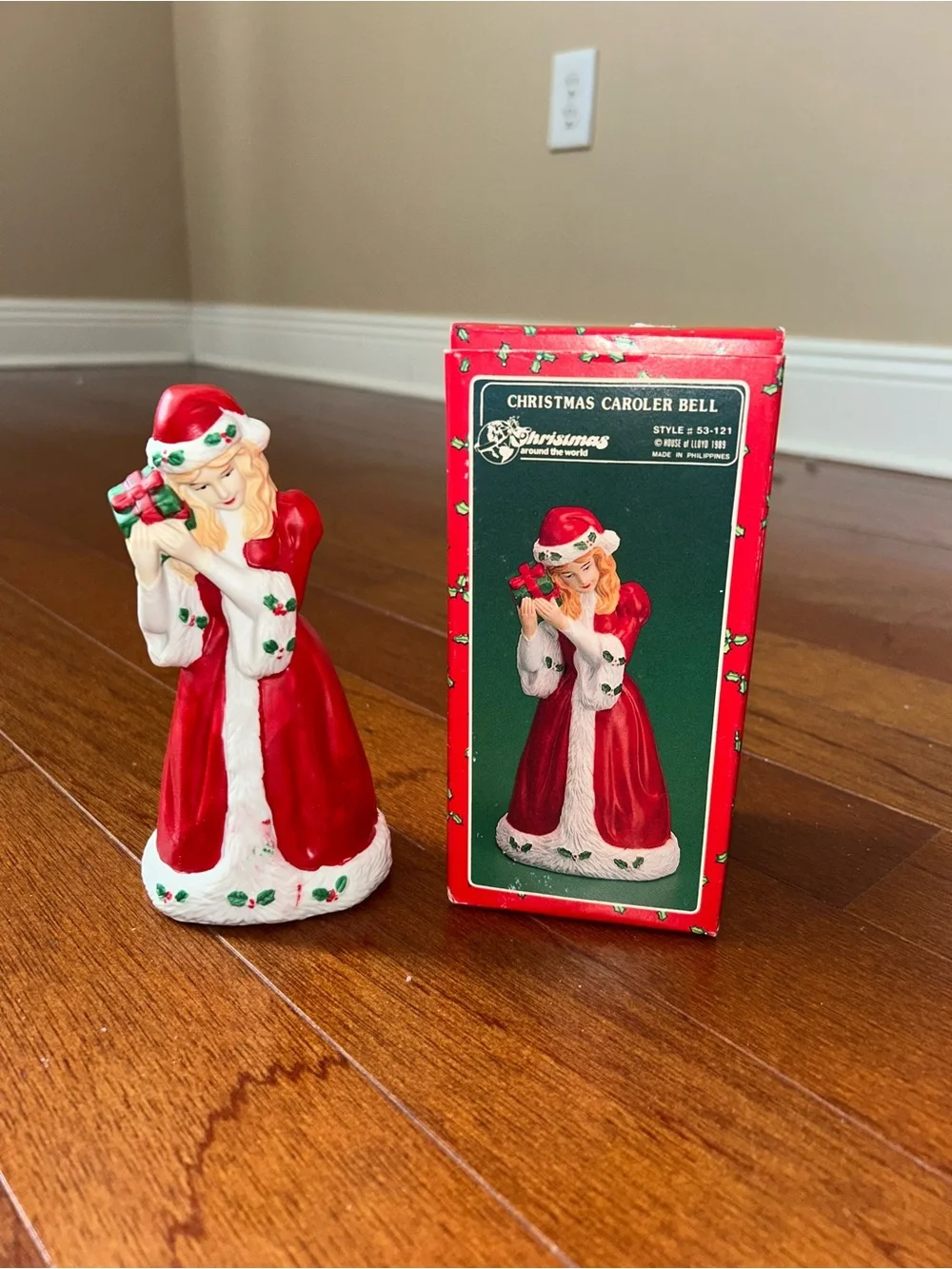 Vintage House Of Lloyd Christmas Around The World Christmas Caroler Bell 1989